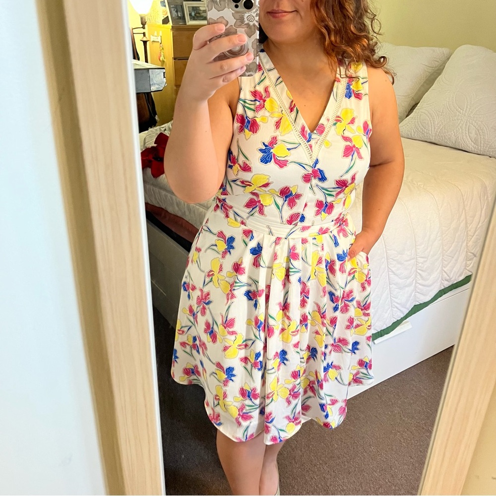 Banana Republic Floral Flutter Dress with pockets 😍 EUC
